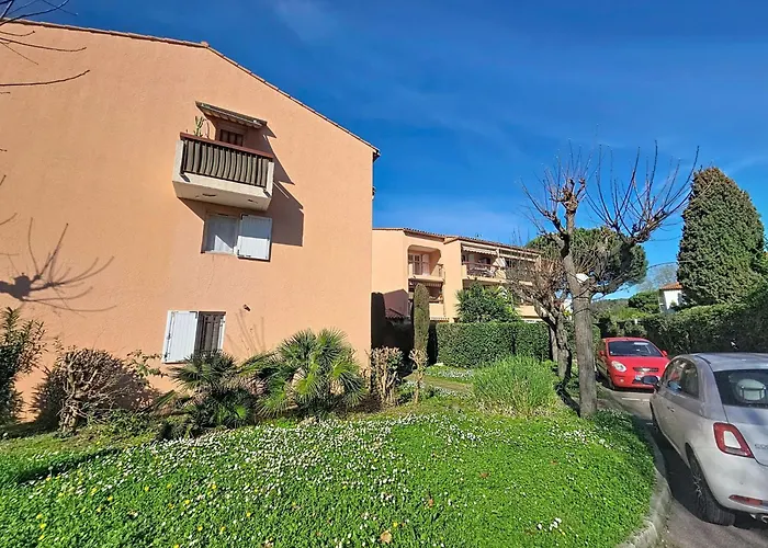 Les Flamants Roses By Interhome شقة *